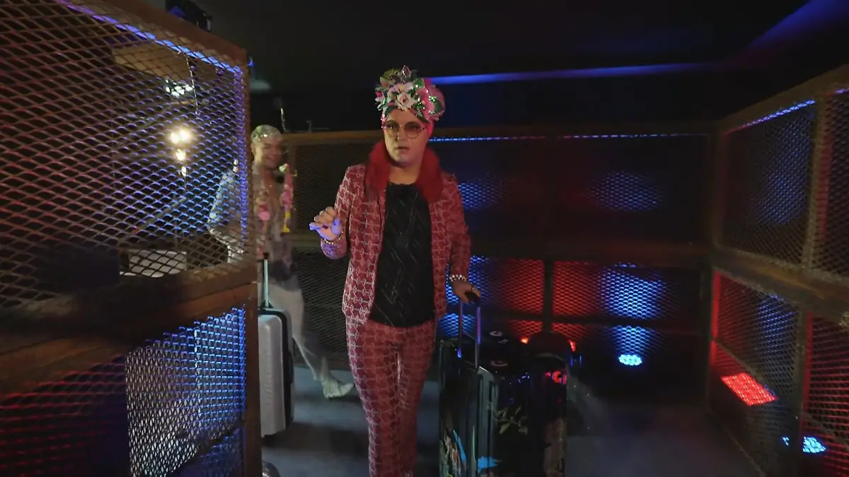 Clipbild: Ekel-Alarm! Julian F. M. Stoeckel graut es vor diesem Sommerhaus-Spiel