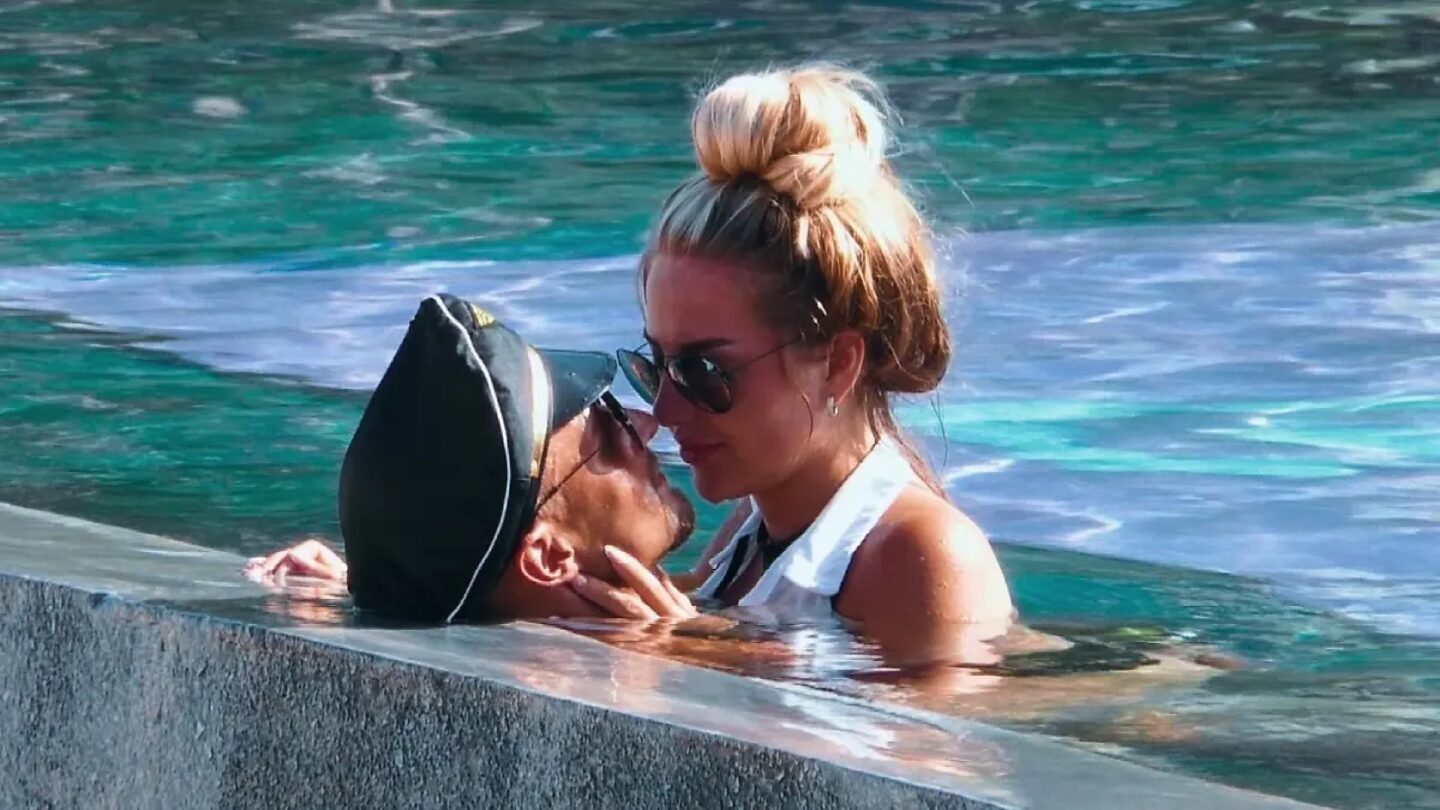 Emma Fernlund und Laurenz Pesch in einer Szene aus Are You The One? Realitystars in Love
