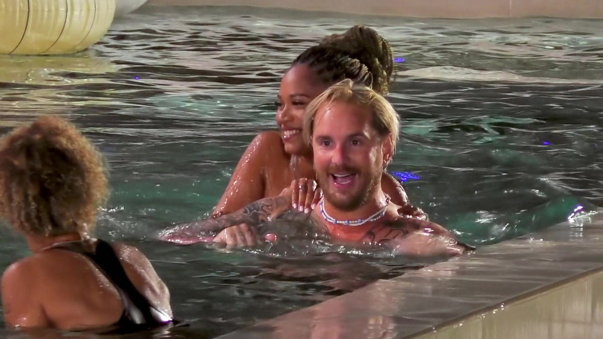 Participants in a pool in the official image for Temptation Island VIP season 7, episode 3
